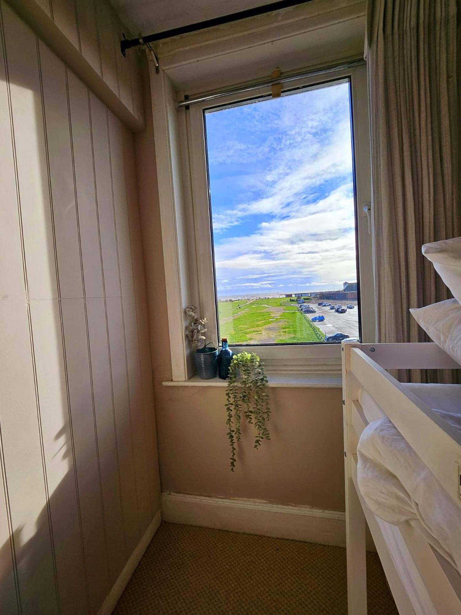 Seaview 2 Bedroom Apartment Littlehampton Exterior photo